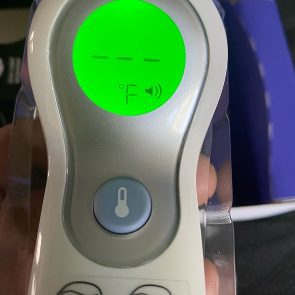 Braun No Touch+ forehead thermometer - Picture 3 of 6